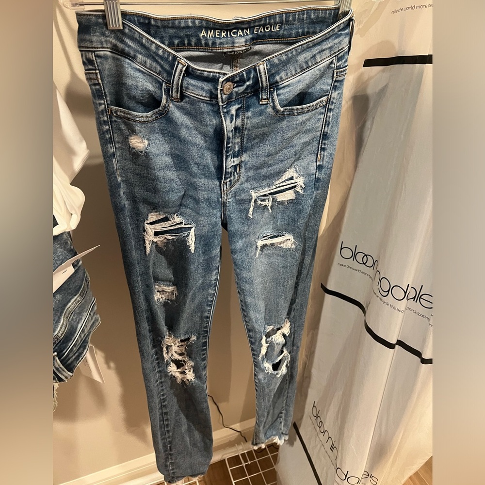 American Eagle hi-rise jegging in size 6 short.